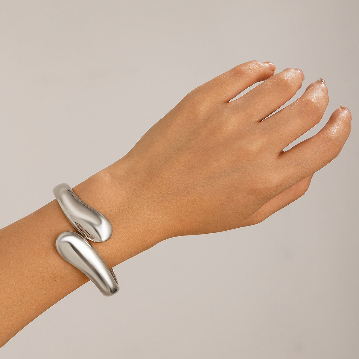 Exaggerated large water droplet metal smooth mirror hugging open bracelet ins cool wind bracelet