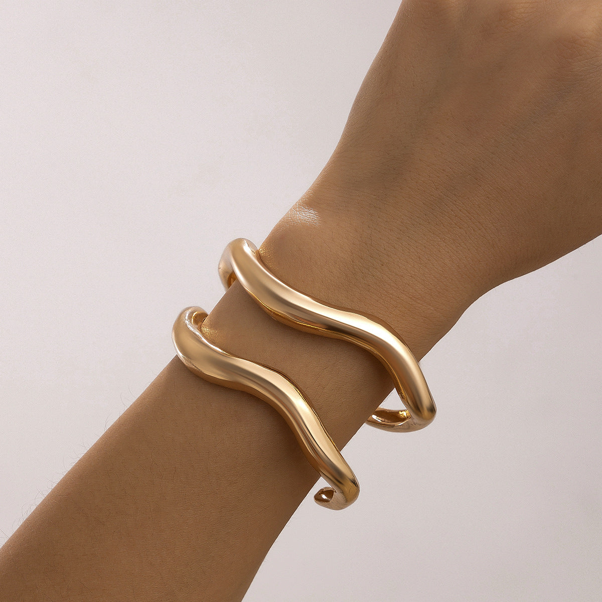 Ins style folding circular versatile bracelet, wide surface smooth irregular alloy bracelet