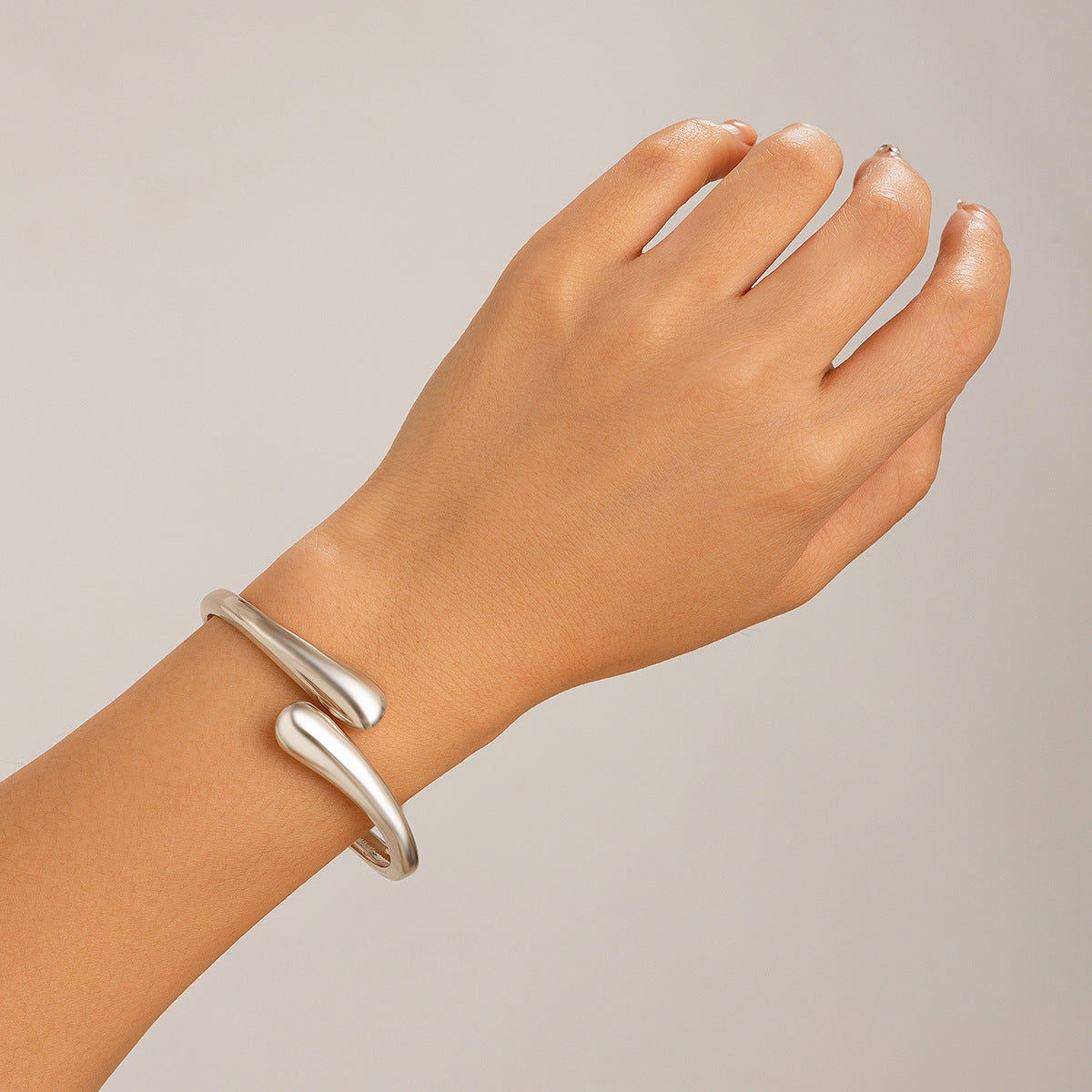 Exaggerated large water droplet metal smooth mirror hugging open bracelet ins cool wind bracelet